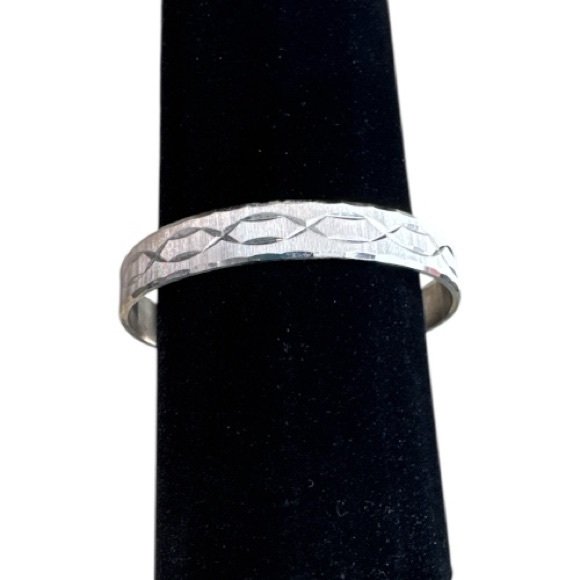 Vintage MONET Silver Tone Etched Criss Cross Design Bangle Bracelet - Picture 3 of 7